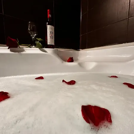 Romantic Charm Residence, Netflix And Chill, Free Early Check-in Apartment
