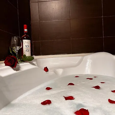 Apartment Romantic Charm Residence, Netflix And Chill, Free Early Check-in Bucharest